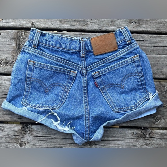 Vintage 90’s Levi’s 516 Denim Cut Off Jean Shorts Size 25 Waist - Picture 7 of 8